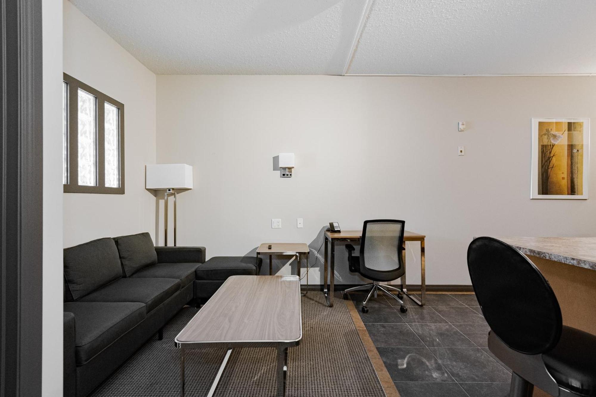 Premier Residence - フォートマクマレー エクステリア 写真